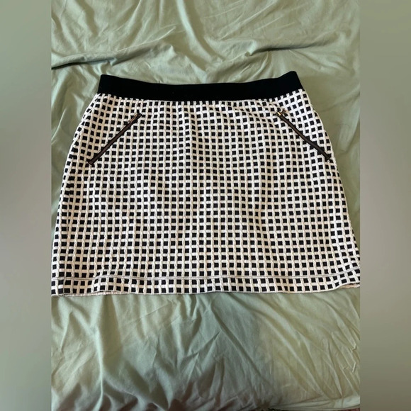 Lou & Gray black and white skirt size medium-gently worn no flaws - Picture 4 of 7